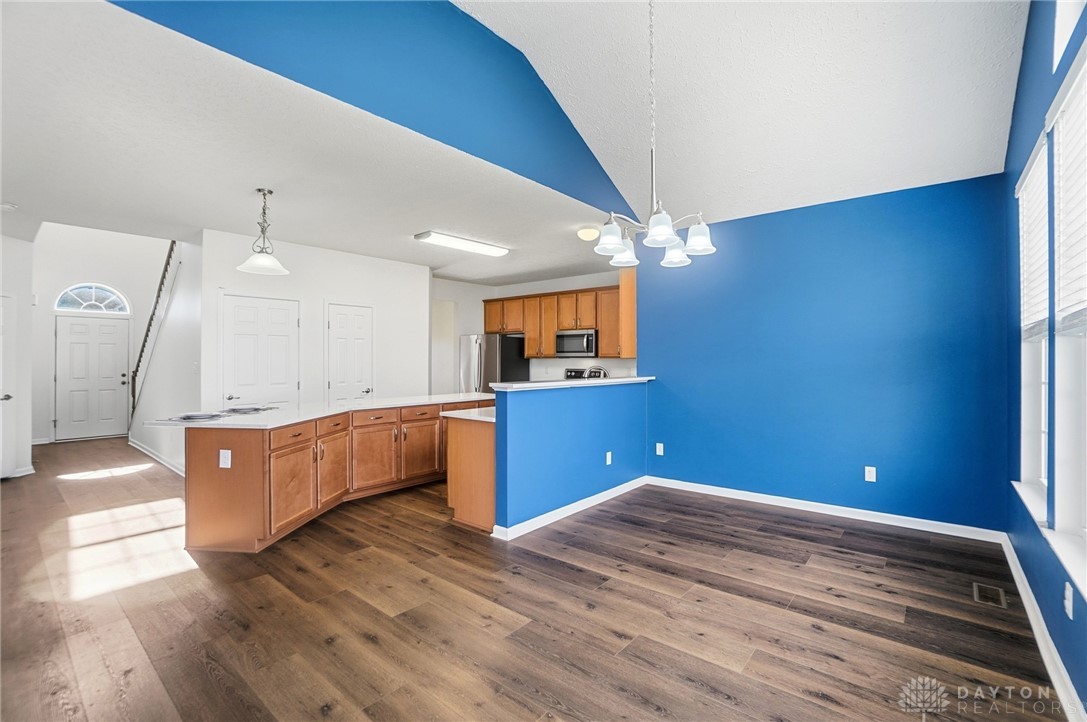 1922 Spring Ridge Drive Xenia, OH 45385 - Photo 20 of 67 FLORIDA ROOM/KITCHEN VIEW