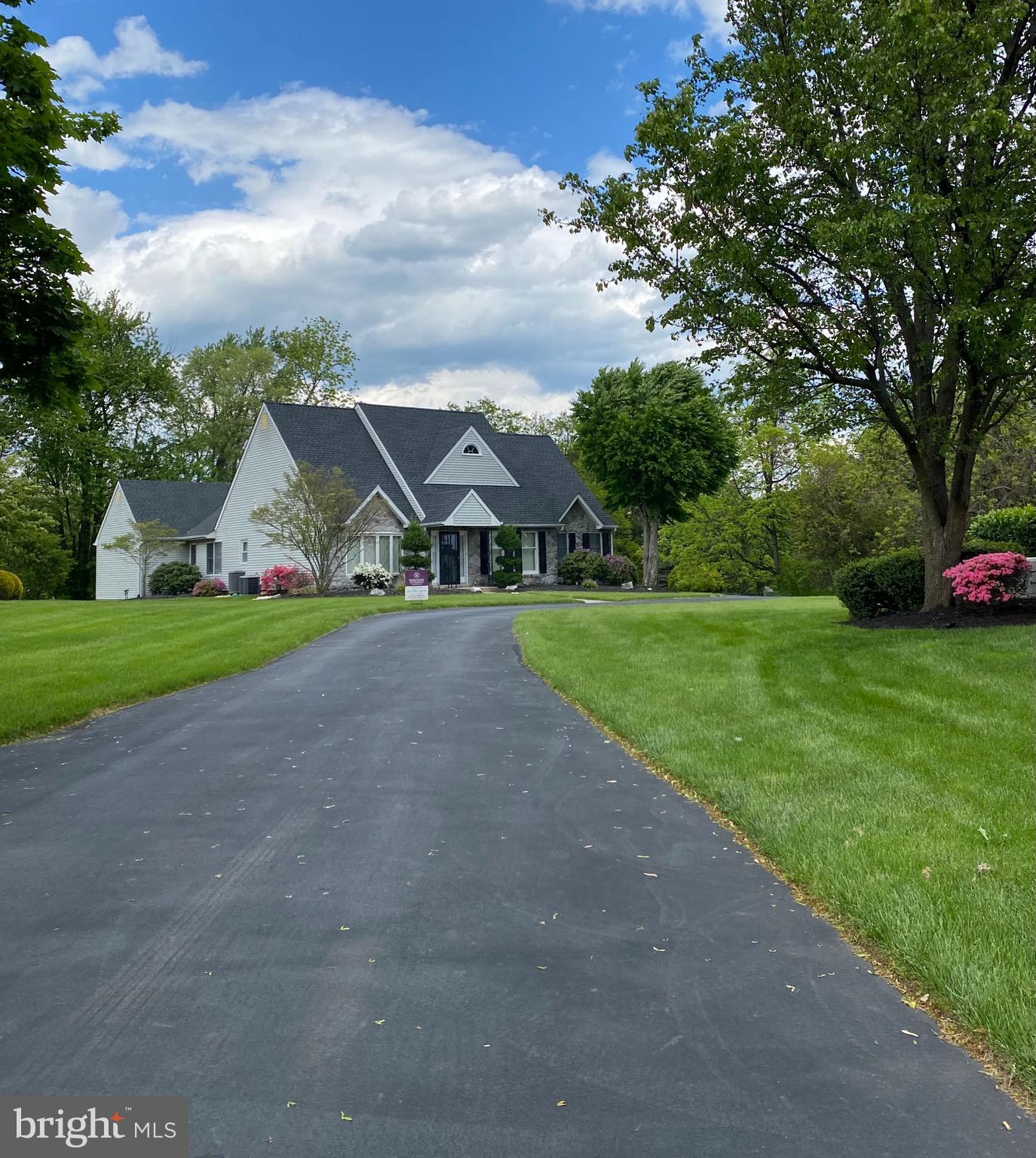 1 Swallow Road Southampton, PA 18966 - Photo 8 of 52 Driveway