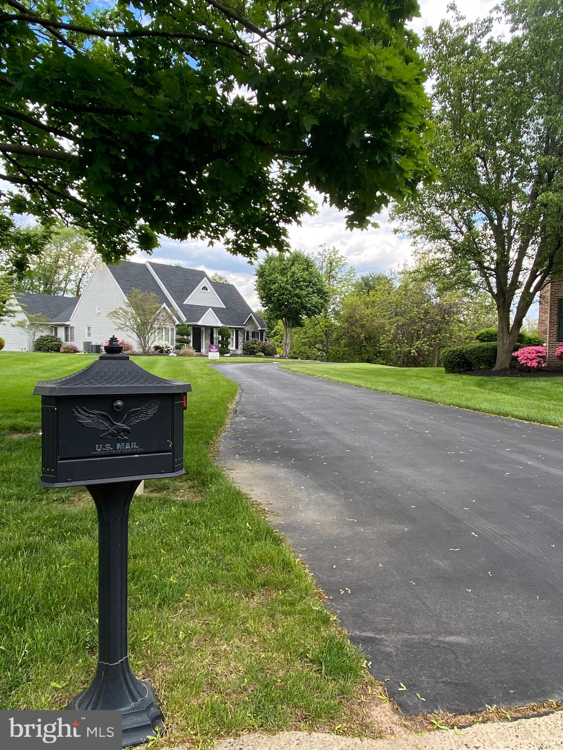 1 Swallow Road Southampton, PA 18966 - Photo 9 of 52 Driveway and mailbox