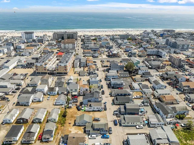 $649,900 | 22-24 Perkins Avenue, Hampton, NH 03842