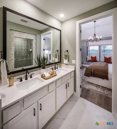 $524,990 | 228 White Oak, Castroville, TX 78009