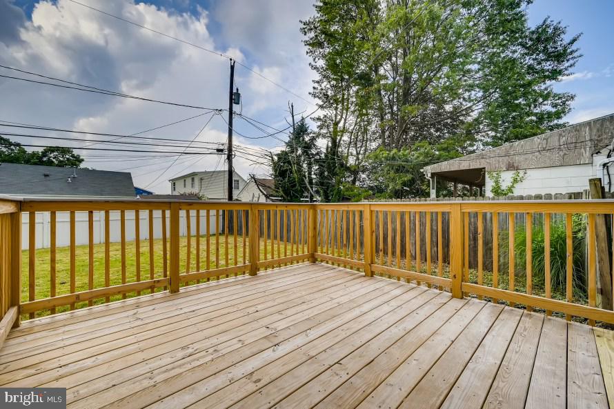 8128 Longpoint Road Baltimore, MD 21222 - Photo 29 of 32 Deck