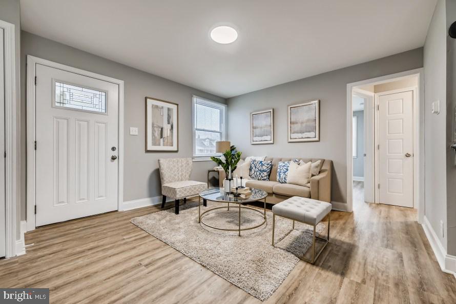 8128 Longpoint Road Baltimore, MD 21222 - Photo 5 of 32 Living room