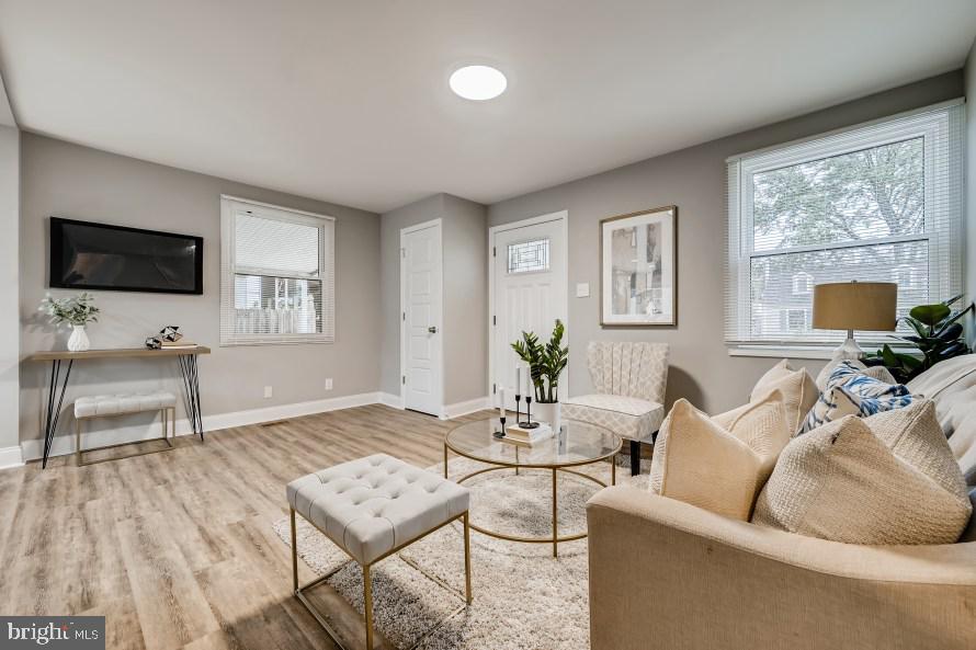 8128 Longpoint Road Baltimore, MD 21222 - Photo 6 of 32 Living room