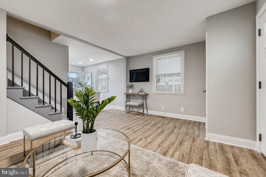 8128 Longpoint Road Baltimore, MD 21222 - Photo 7 of 32 Living room