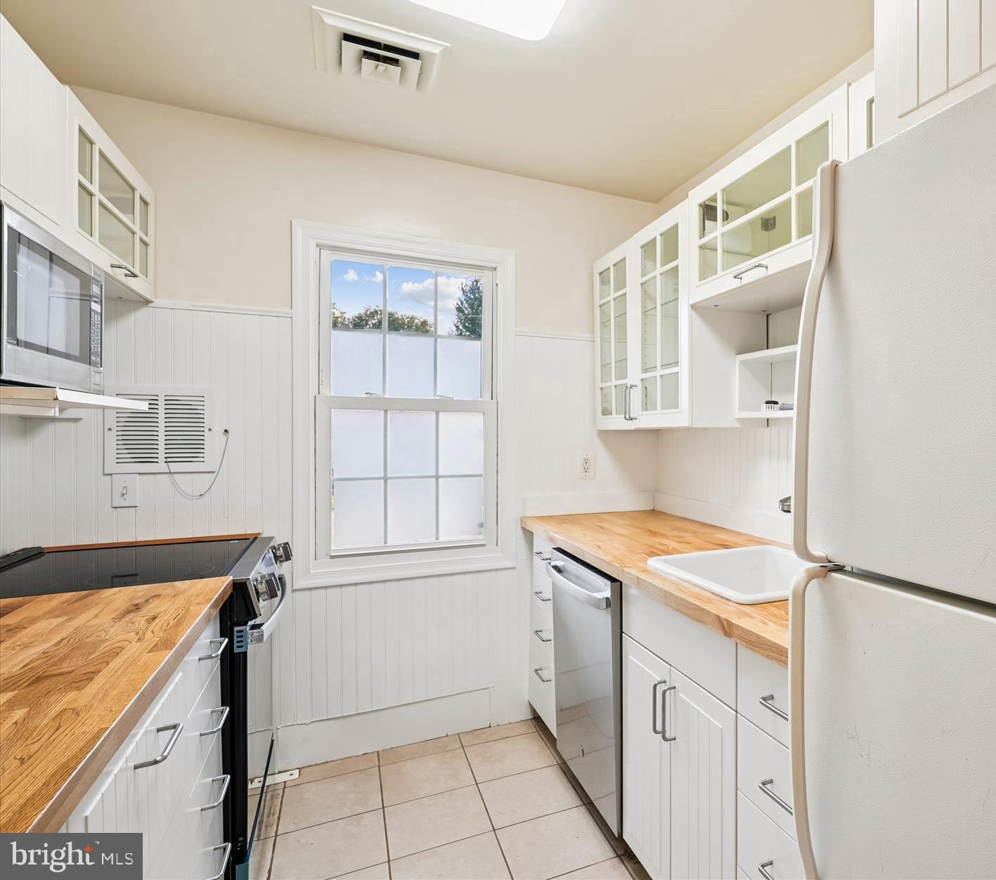 227 Dry Mill Road Southwest Leesburg, VA 20175 - Photo 13 of 38 a utility room with a sink washer and dryer