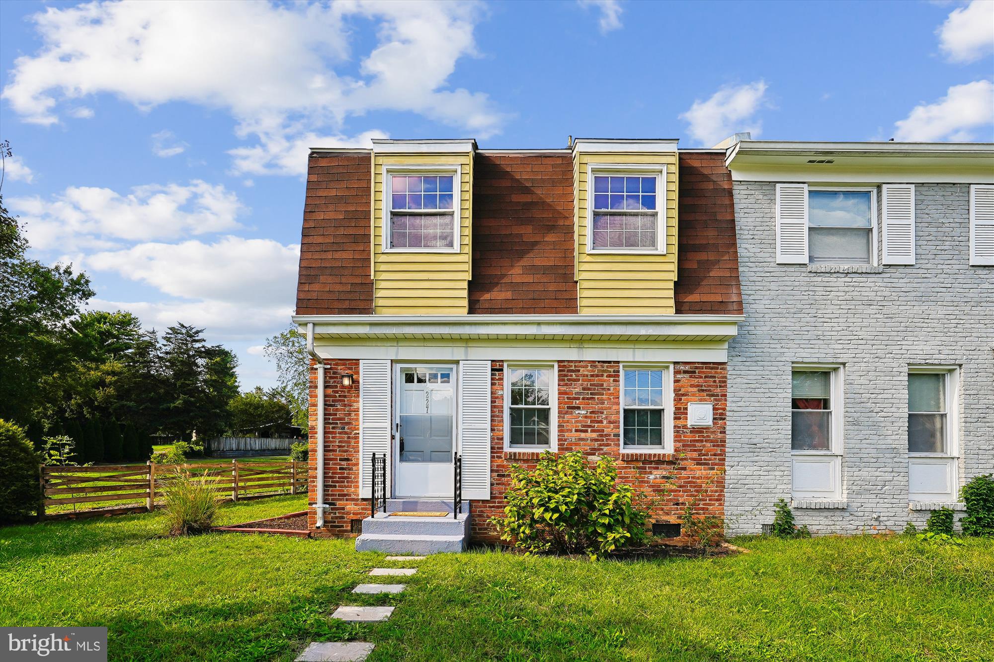 227 Dry Mill Road Southwest Leesburg, VA 20175 - Photo 2 of 38 a front view of house with yard and green space