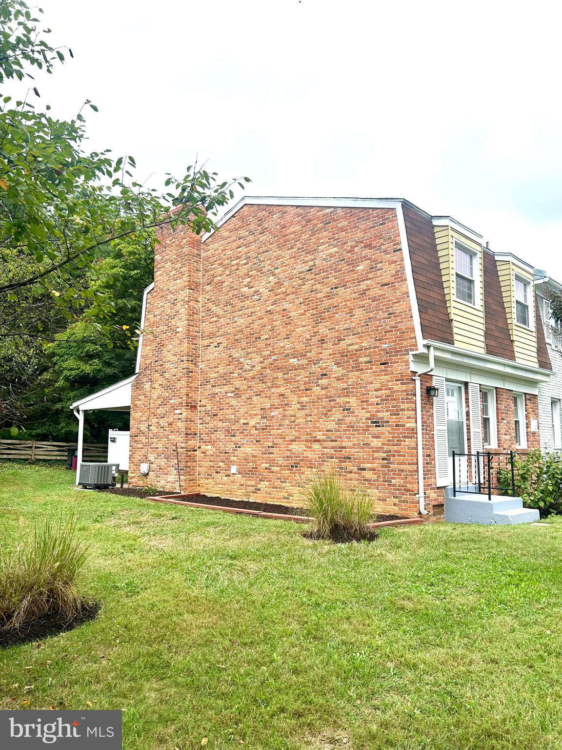 227 Dry Mill Road Southwest Leesburg, VA 20175 - Photo 26 of 38 a view of a backyard with plants and large tree