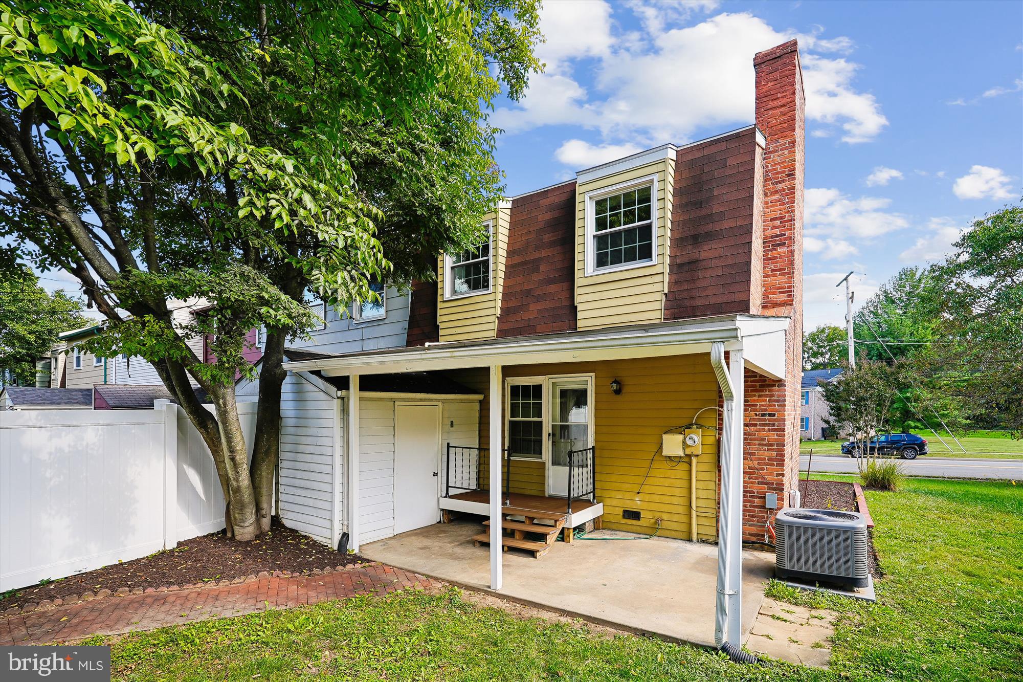 227 Dry Mill Road Southwest Leesburg, VA 20175 - Photo 29 of 38 front view of a house with a yard