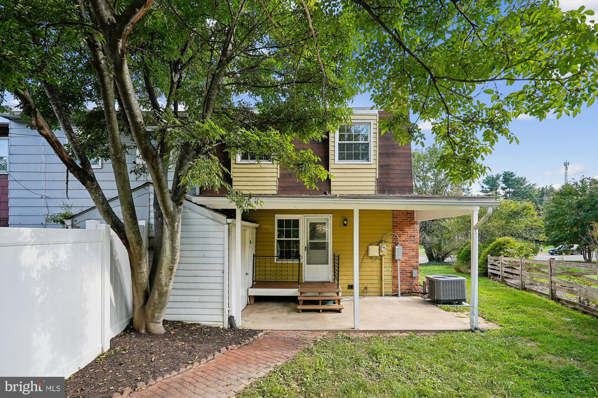 227 Dry Mill Road Southwest Leesburg, VA 20175 - Photo 4 of 38 front view of a house with a yard