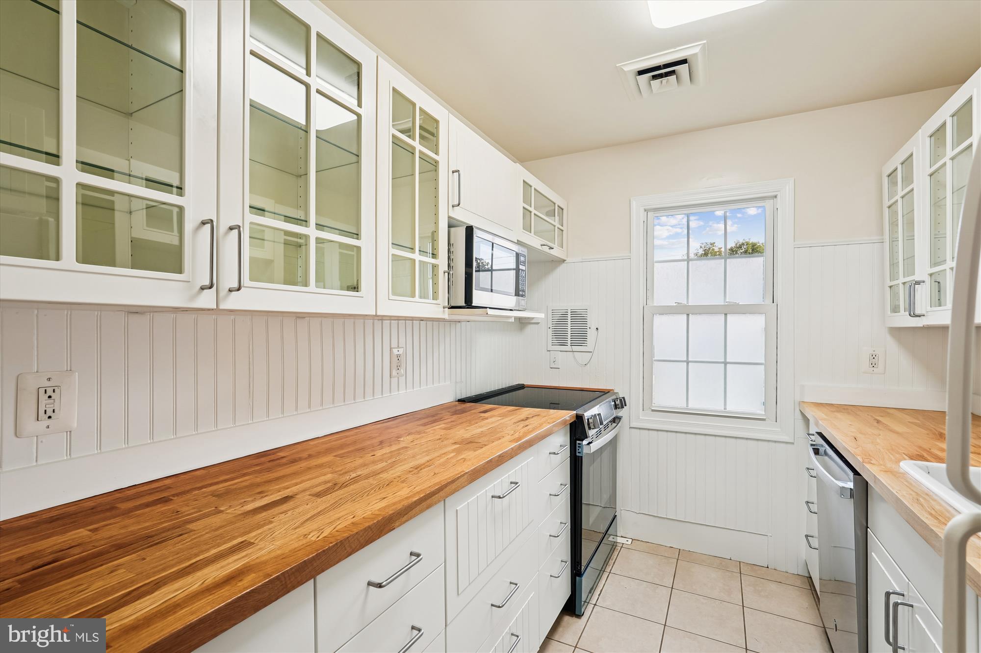 227 Dry Mill Road Southwest Leesburg, VA 20175 - Photo 10 of 38 a utility room with cabinets washer and dryer