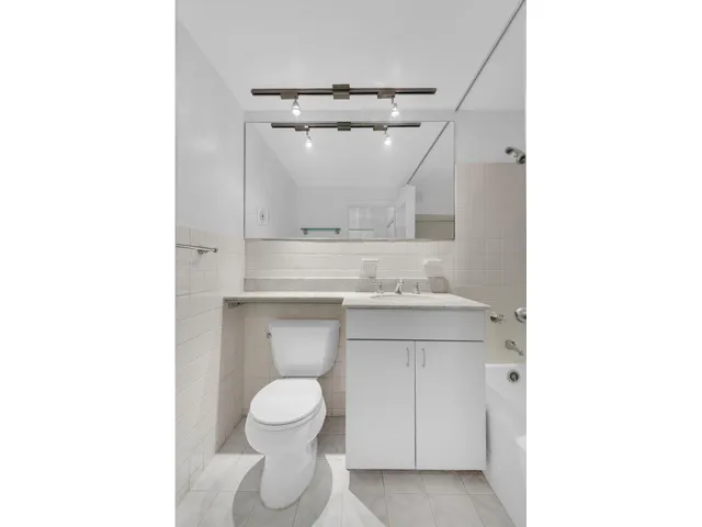 $1,200,000 | 11 5th Avenue, Unit 2V | Greenwich Village