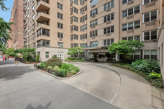 $1,200,000 | 11 5th Avenue, Unit 2V | Greenwich Village