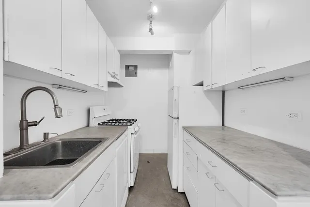 $1,200,000 | 11 5th Avenue, Unit 2V | Greenwich Village