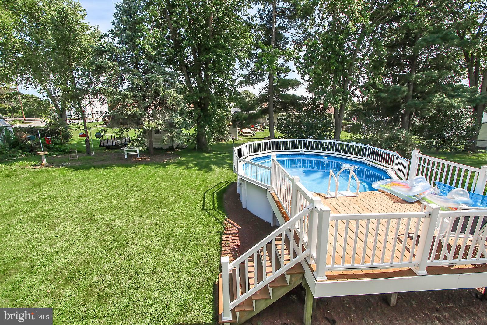 40 Rachael Road Dover, PA 17315 - Photo 21 of 33 Swimming Pool with 13 x 16 Trex Deck
