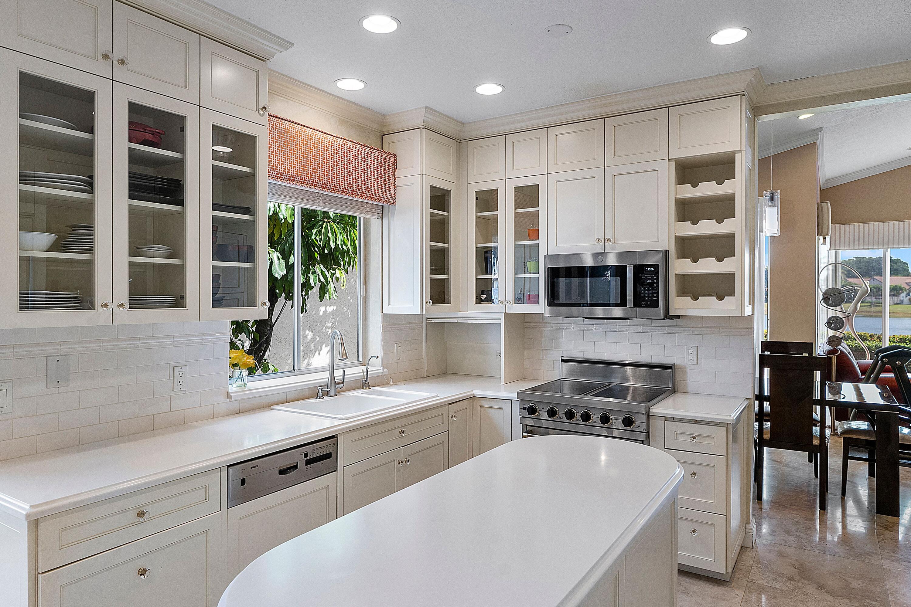 22570 Esplanada Drive Boca Raton, FL 33433 - Photo 11 of 47 kitchen