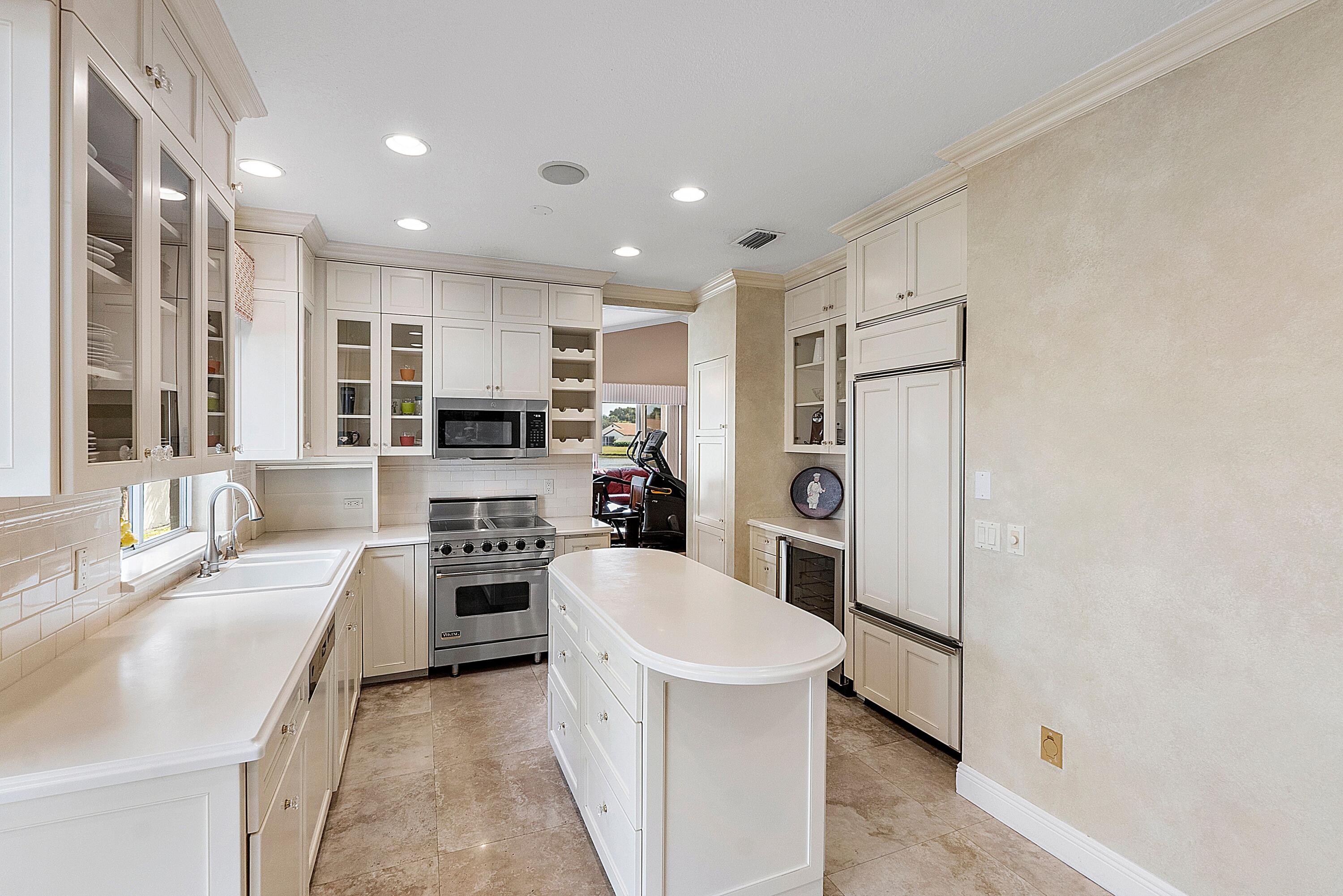 22570 Esplanada Drive Boca Raton, FL 33433 - Photo 12 of 47 kitchen