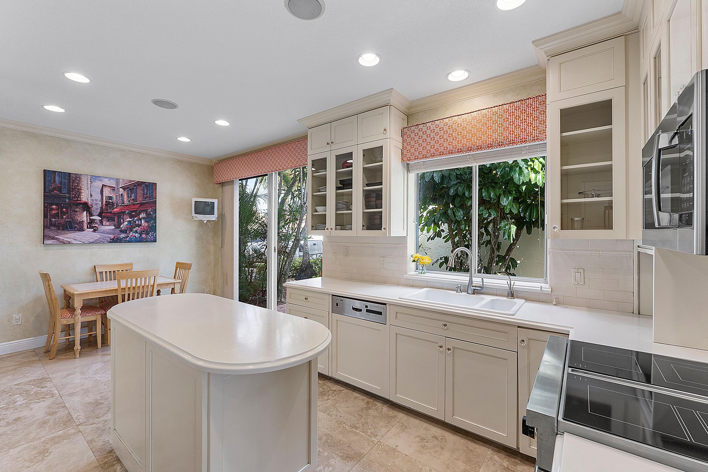 22570 Esplanada Drive Boca Raton, FL 33433 - Photo 14 of 47 kitchen