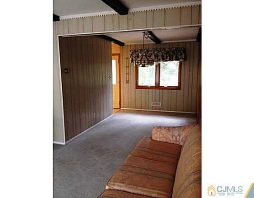 427 Old Stage Road Spotswood, NJ 08884 - Photo 5 of 12 Gallery Image 5