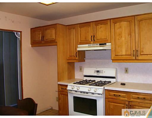 427 Old Stage Road Spotswood, NJ 08884 - Photo 6 of 12 Gallery Image 6