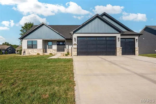 $555,000 | 1417 Guilford Place, Troy, IL 62294
