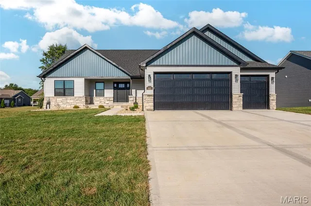 $555,000 | 1417 Guilford Place, Troy, IL 62294