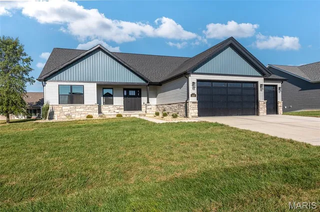 $555,000 | 1417 Guilford Place, Troy, IL 62294