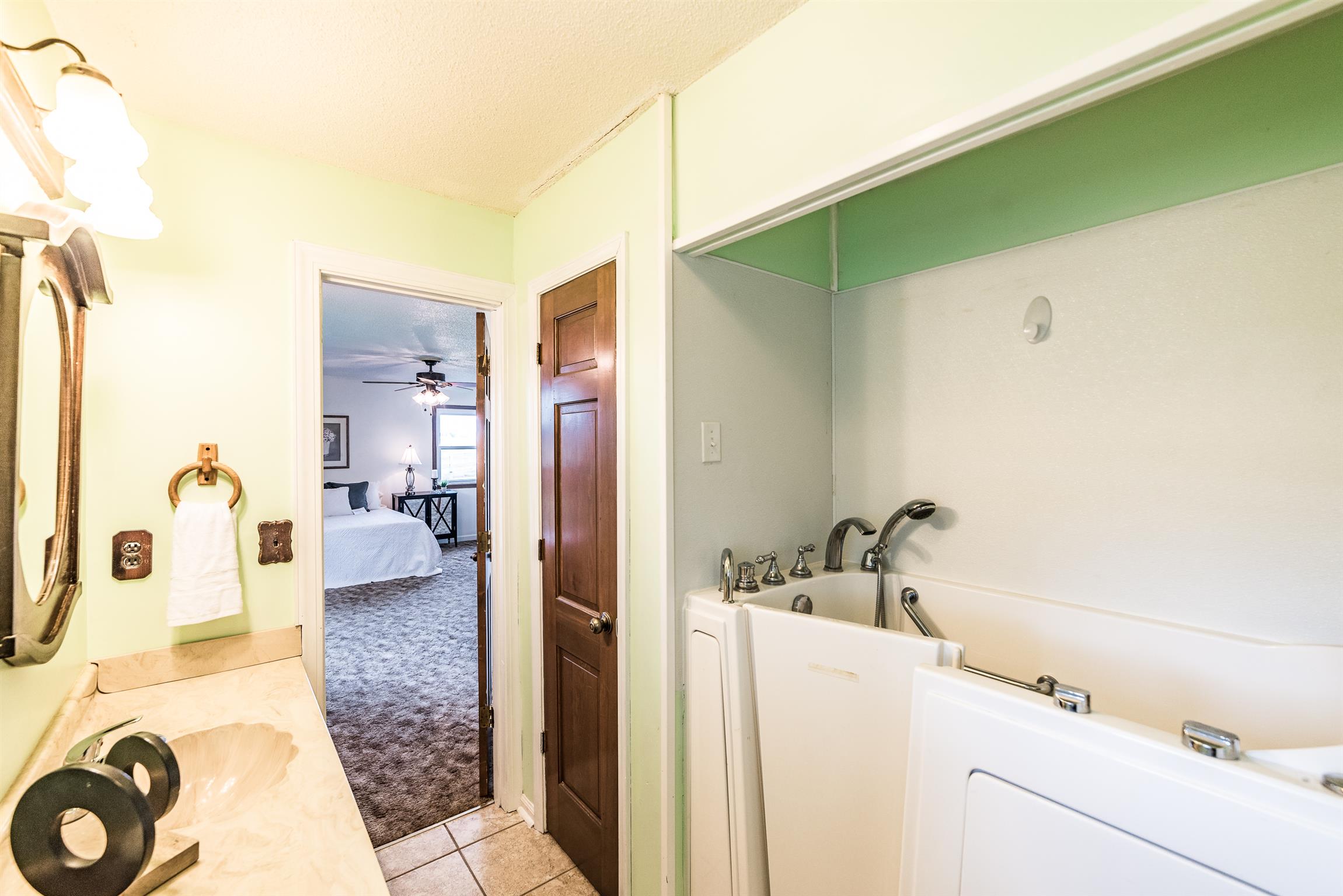 1 Towry Road Fayetteville, TN 37334 - Photo 17 of 30 Master bath has a deluxe handicap accessible jetted tub/shower!