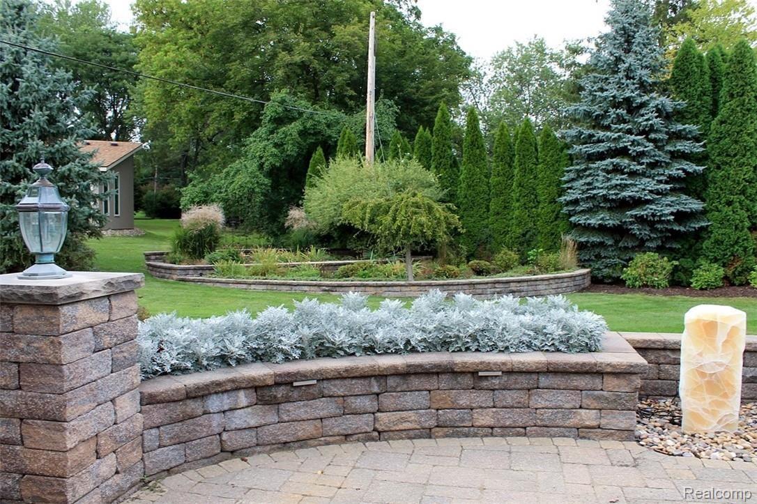 30740 Ridgeway Drive Farmington, MI 48334 - Photo 3 of 58 IMG_1675.JPG