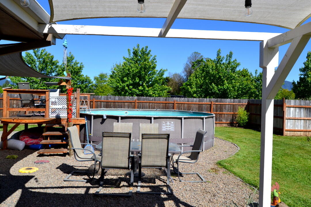 2821 South River Road Grants Pass, OR 97527 - Photo 33 of 51 DSC_8680-001