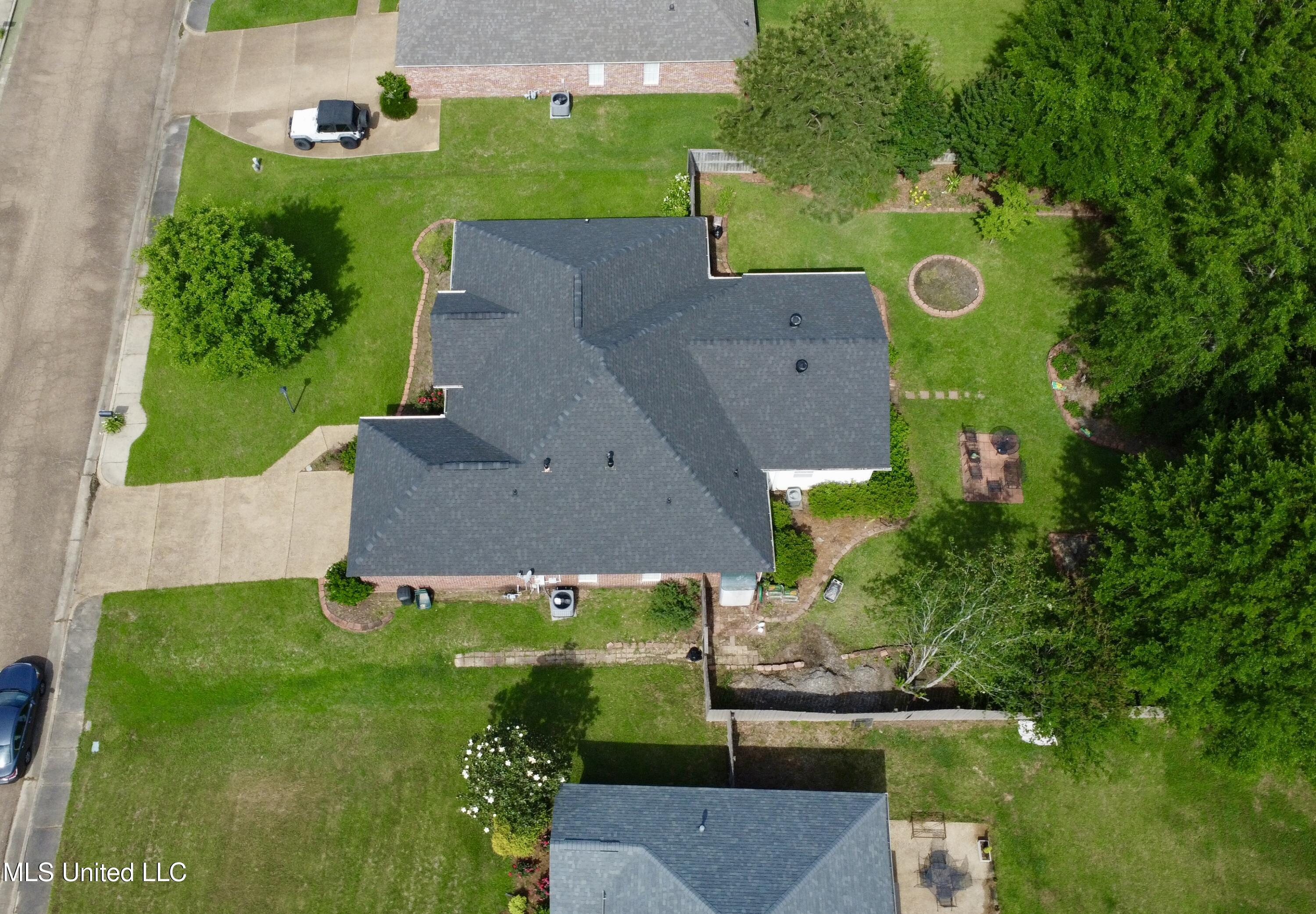 112 Pawnee Place Clinton, MS 39056 - Photo 3 of 43 dji_fly_20250430_102514_338_174602682804