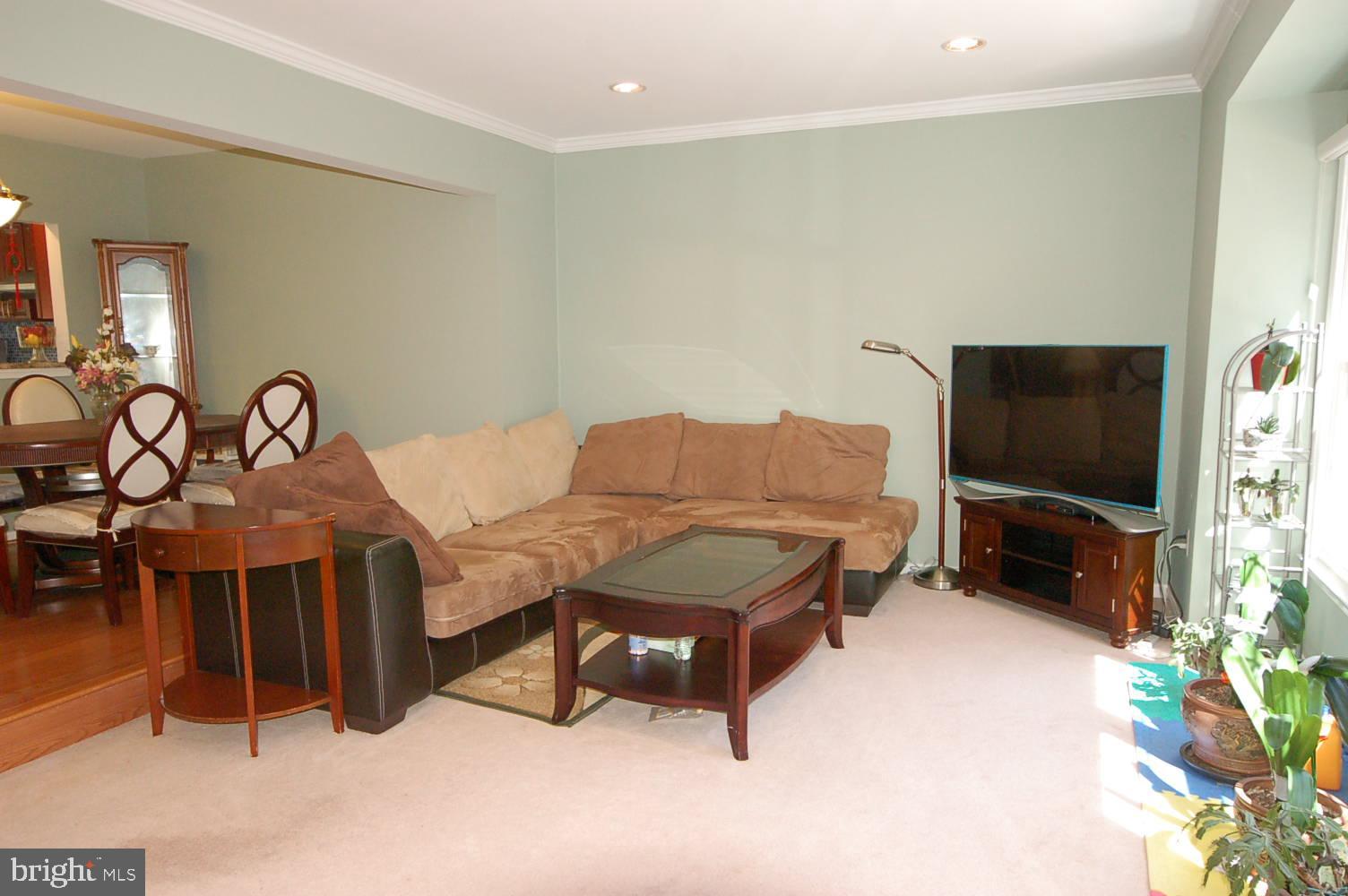 10820 Douglas Avenue Silver Spring, MD 20902 - Photo 18 of 61 Living room