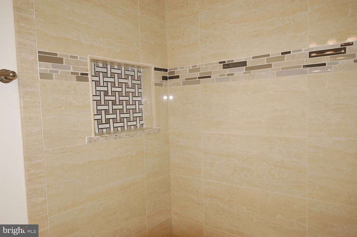 10820 Douglas Avenue Silver Spring, MD 20902 - Photo 35 of 61 Hallway bathroom