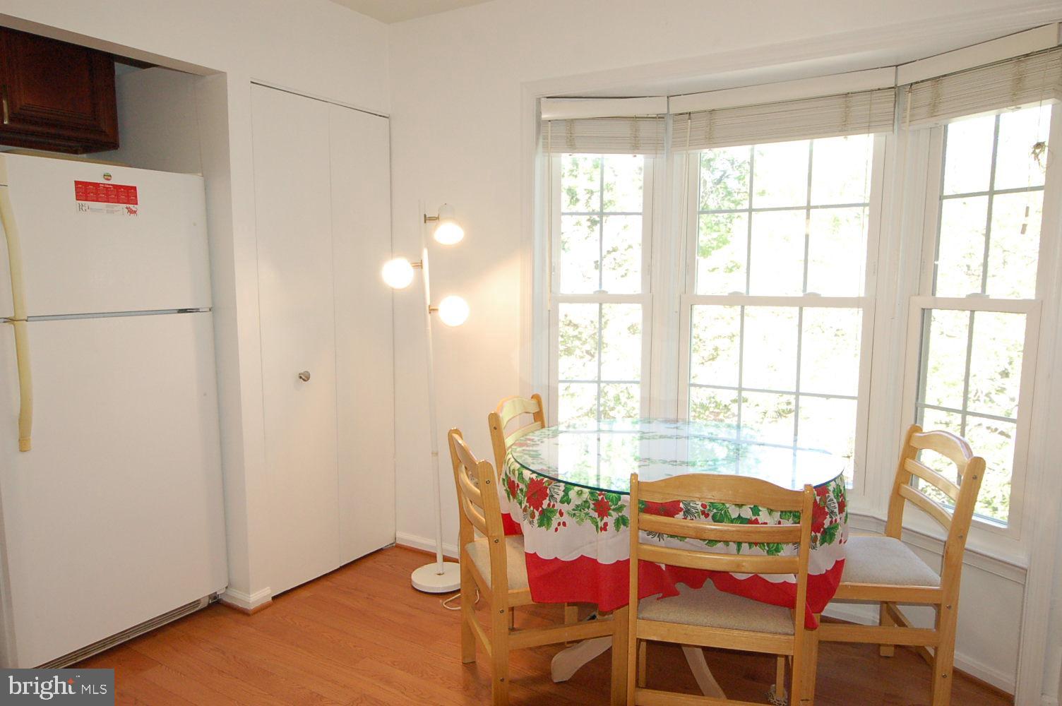 Spacious kitchen breakfast area