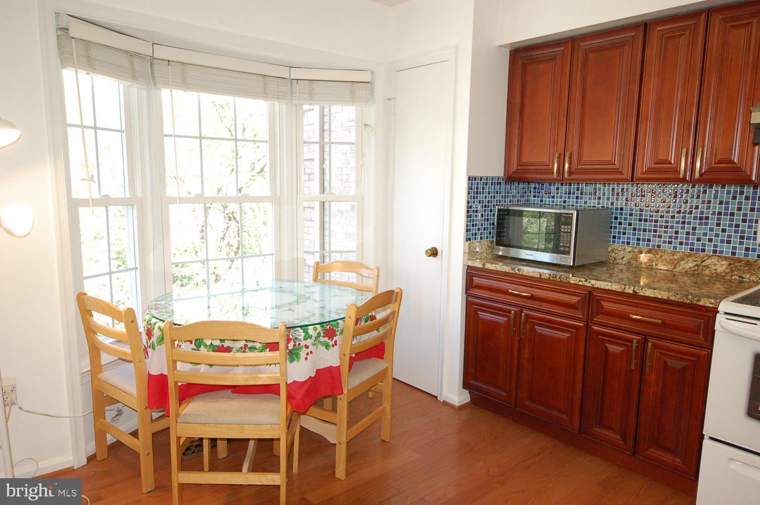 Kitchen breakfast area