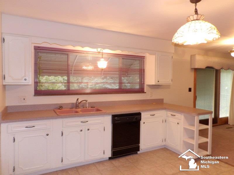 26215 Allen Road Woodhaven, MI 48183 - Photo 22 of 38