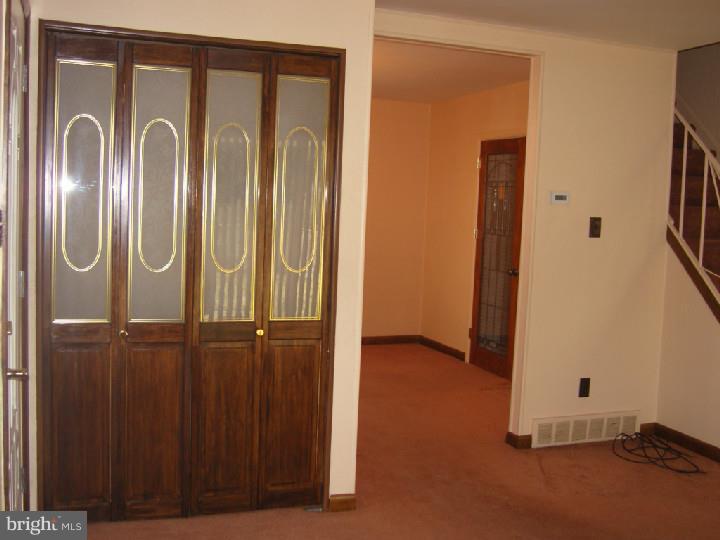 3452 Primrose Road Philadelphia, PA 19114 - Photo 5 of 24 Living Room