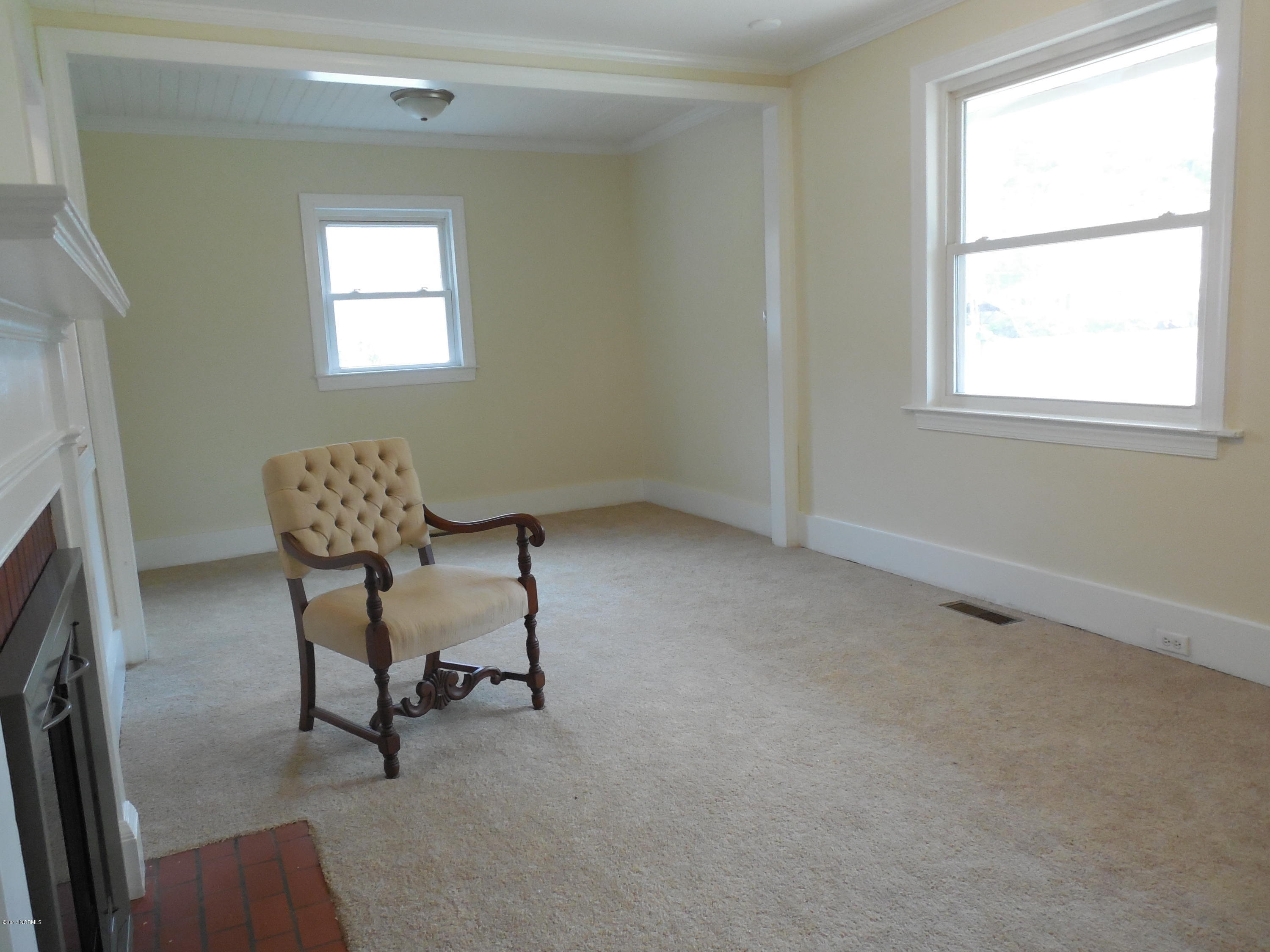 106 Clifton Road Rocky Mount, NC 27804 - Photo 17 of 20 Spacious living room with fireplace, gas logs.