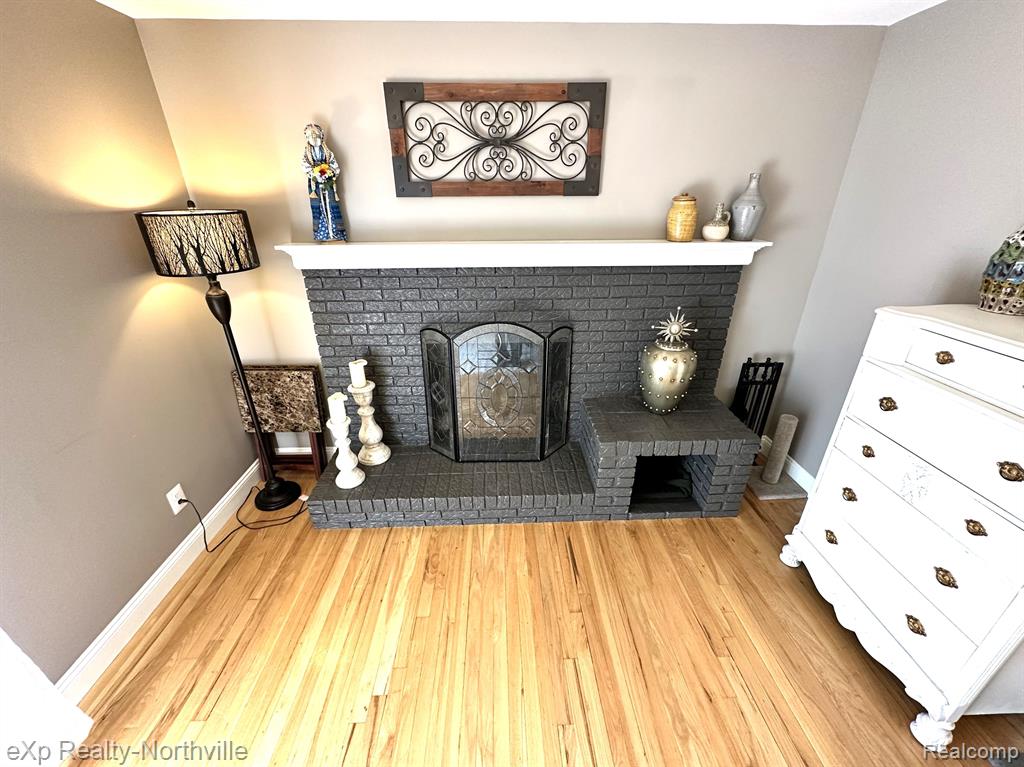 16360 Riverside Street Livonia, MI 48154 - Photo 13 of 32 Gallery Image 13