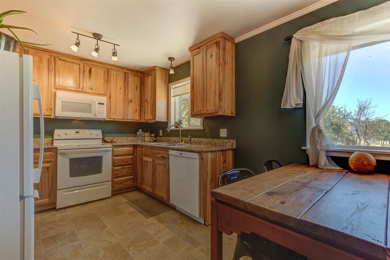 417 Dewitt Park Road Yreka, CA 96097 - Photo 5 of 22 Gallery Image 5