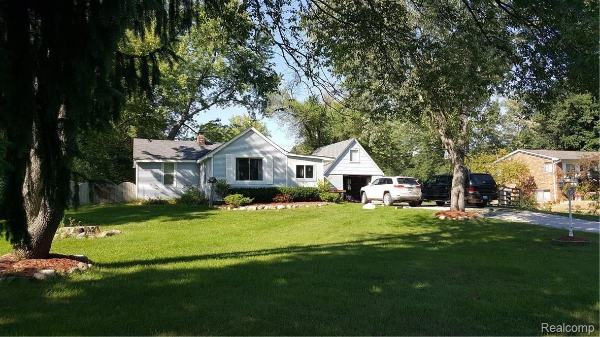 2380 Clarkston Road Lake Orion, MI 48362 - Photo 1 of 14 20160826_164233.jpg