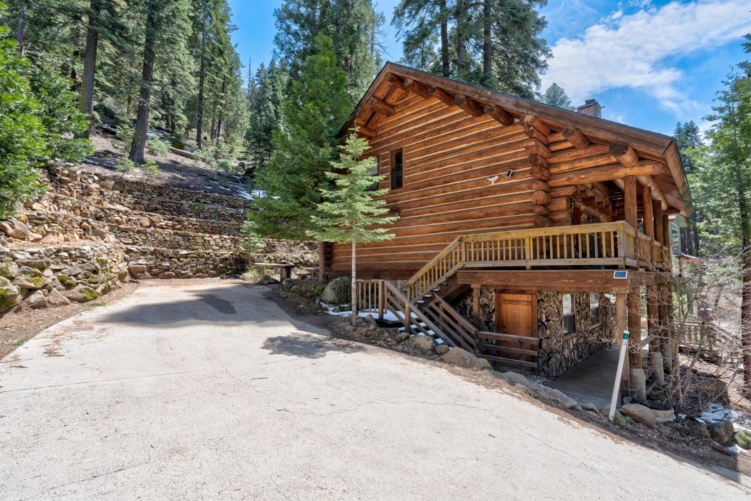 7426 Henness Ridge Road Yosemite West, CA 95389 - Photo 4 of 35 Your authentic Log Home in the mountains!