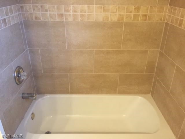 18552 Geranium Road Fort Myers, FL 33967 - Photo 9 of 20 a bathroom with a bathtub