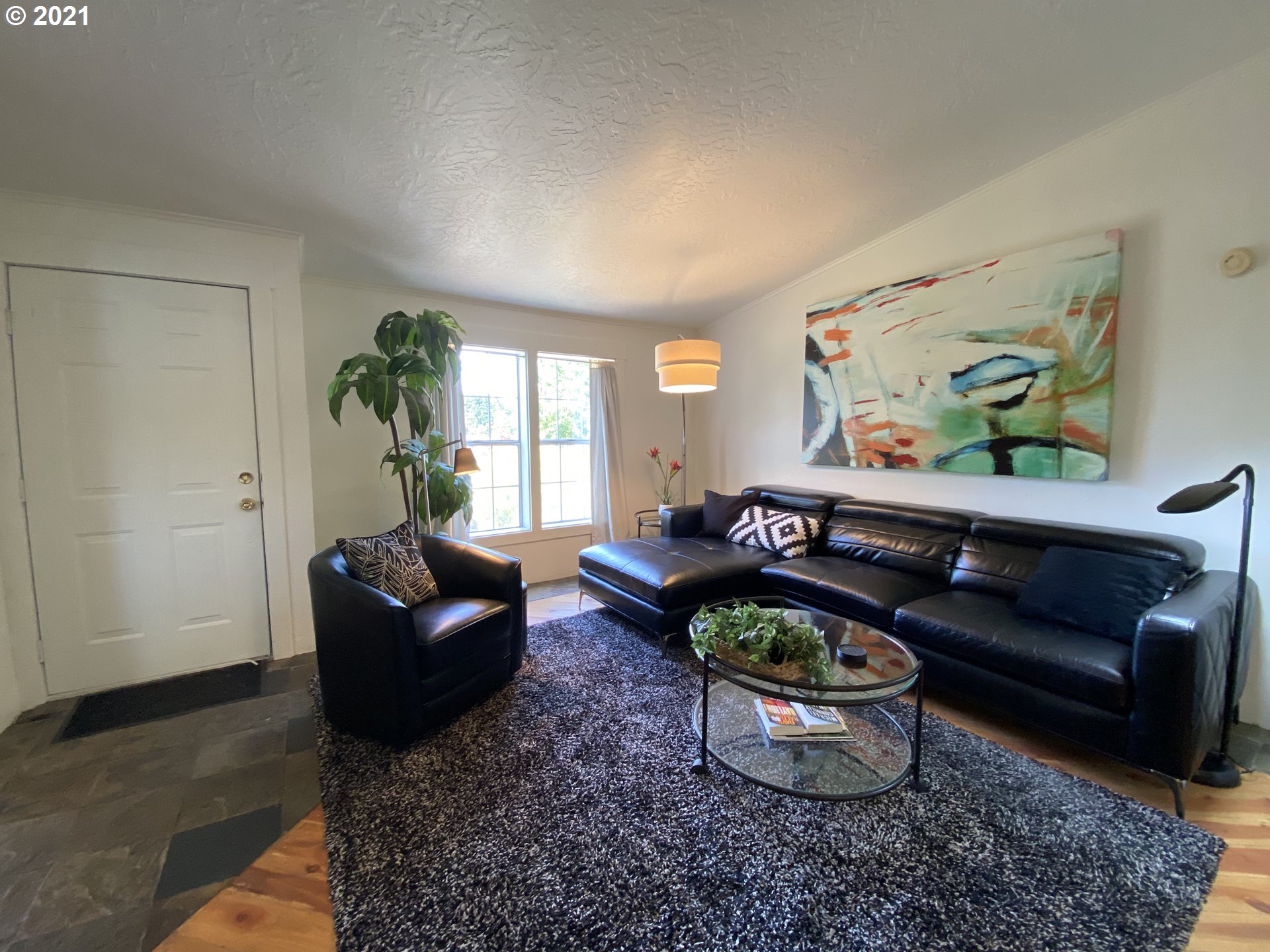12587 South Union Hall Road Canby, OR 97013 - Photo 3 of 32 a living room with furniture and a potted plant