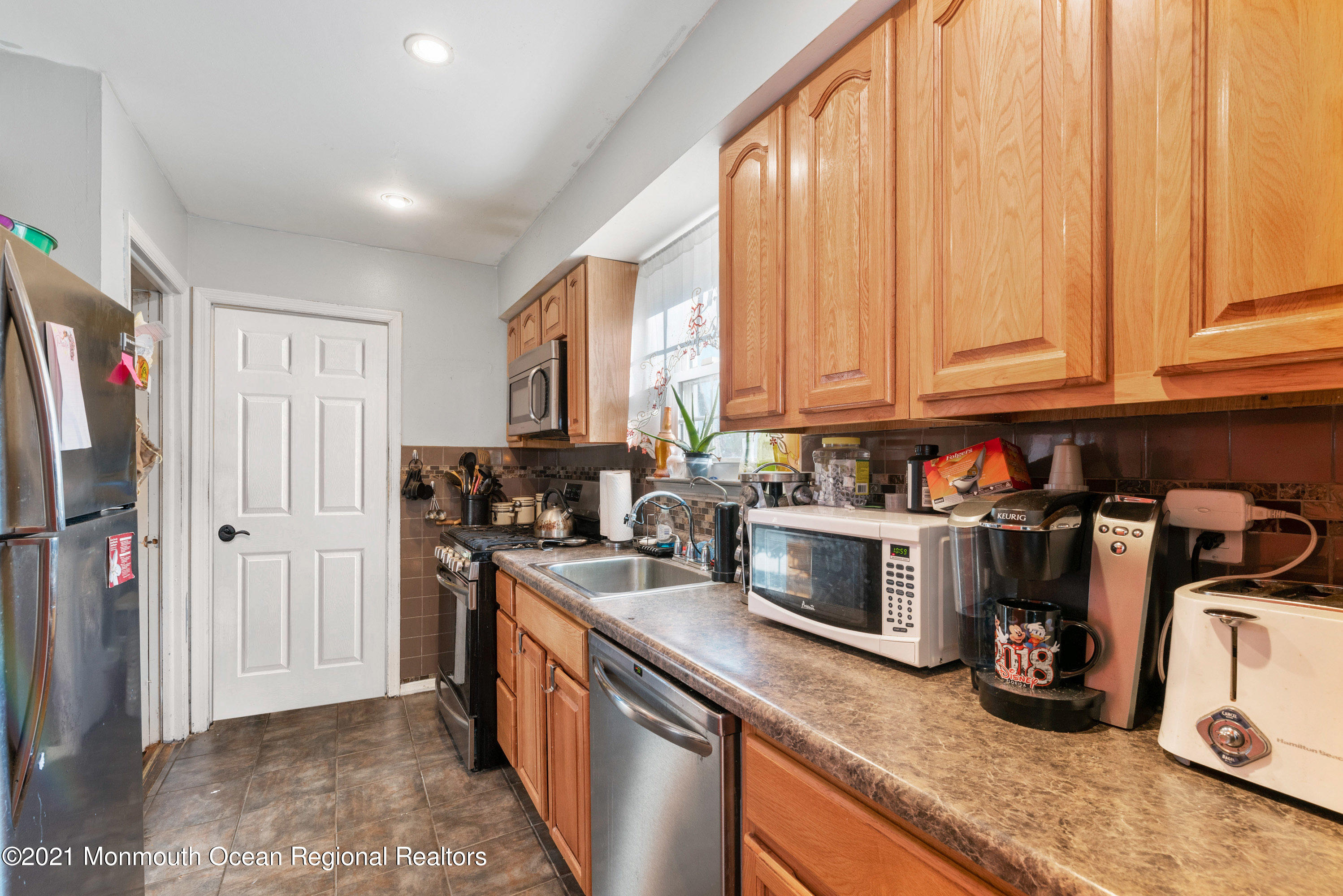 151 Delaware Avenue Cliffwood, NJ 07721 - Photo 3 of 31 DSC_9536-2