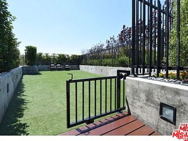 $1,150,000 | 3785 Wilshire Boulevard, Unit 205, Los Angeles, CA 90010