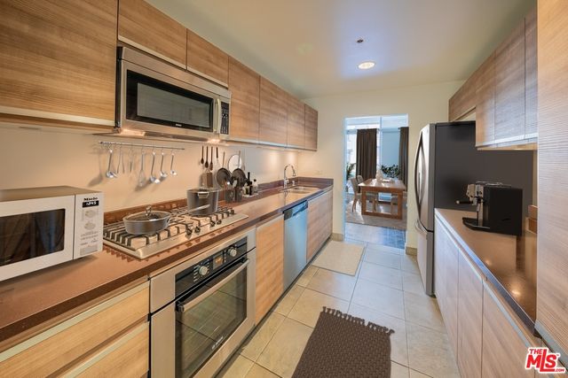 $1,150,000 | 3785 Wilshire Boulevard, Unit 205, Los Angeles, CA 90010