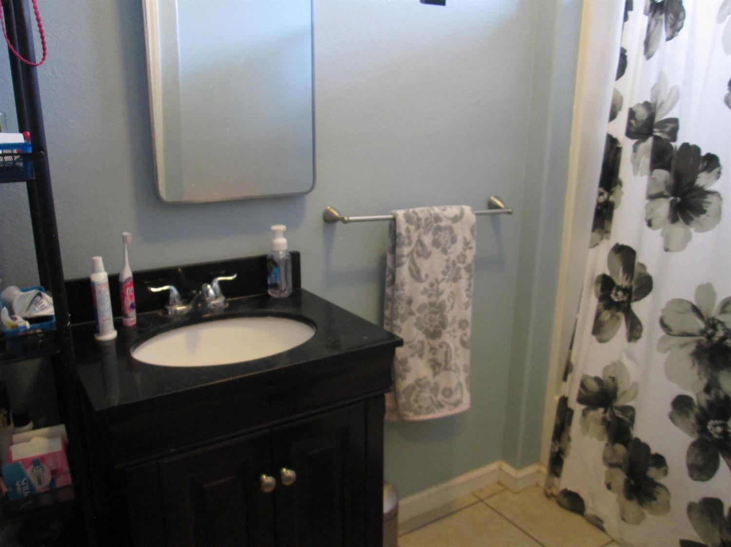 1341 D Street Reedley, CA 93654 - Photo 9 of 14