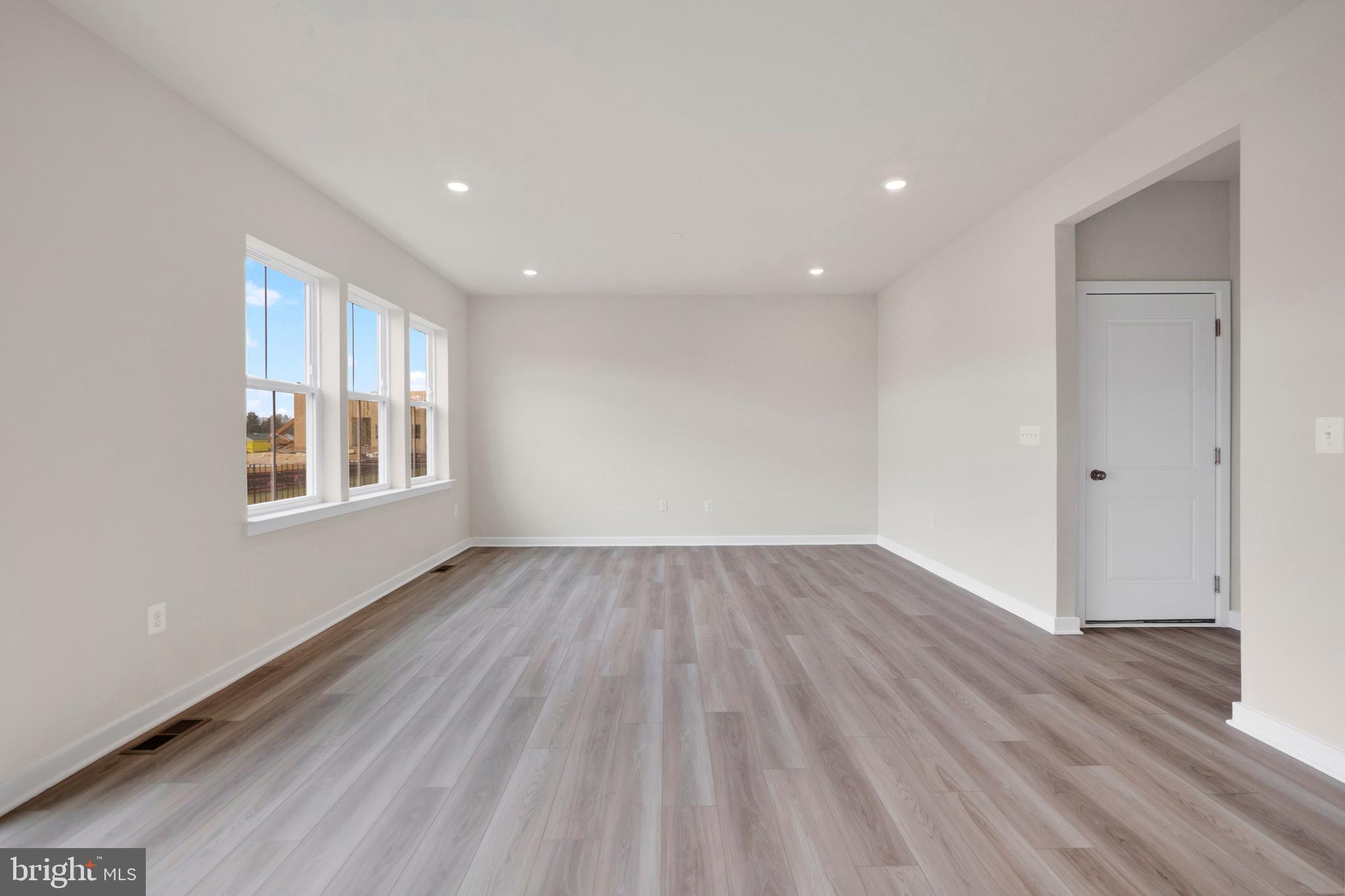 554 Mountain Laurel Boulevard Ranson, WV 25438 - Photo 8 of 28