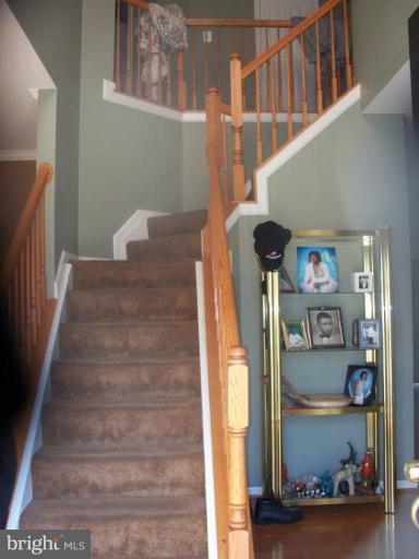 10312 Thrift Road Clinton, MD 20735 - Photo 4 of 10 Entrance / Foyer